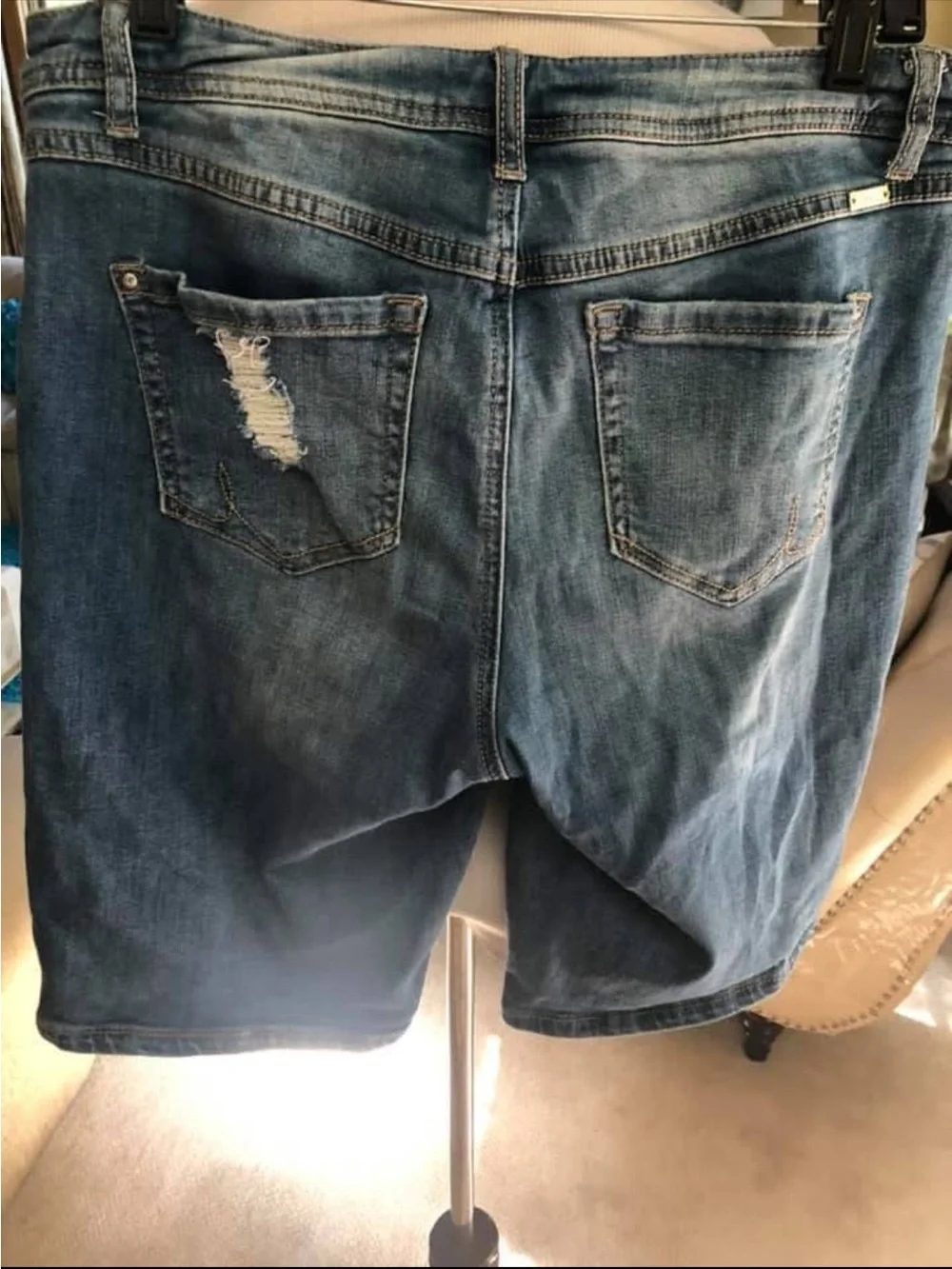 INC International Concepts Distressed Bermuda Jean Shorts Curvy fit sz 8 32”